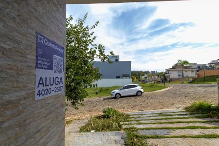 Casa de condomínio para alugar com 325m², 4 quartos e 2 vagasplaca