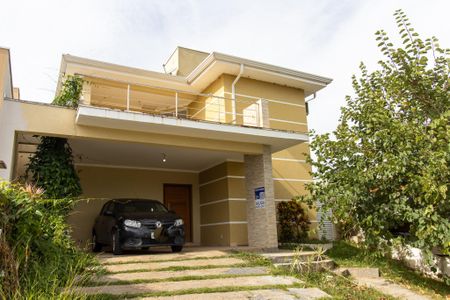 Casa de condomínio para alugar com 325m², 4 quartos e 2 vagasFachada