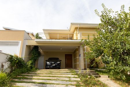 Casa de condomínio para alugar com 325m², 4 quartos e 2 vagasFachada