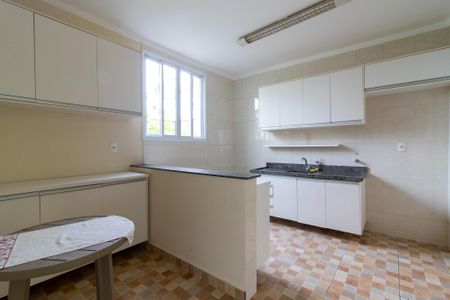 Casa de condomínio para alugar com 325m², 4 quartos e 2 vagasCozinha