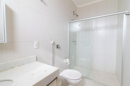 Casa de condomínio para alugar com 325m², 4 quartos e 2 vagasBanheiro da Suíte 1