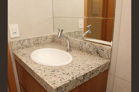 Banheiro de apartamento à venda com 2 quartos, 60m² em Setor Oeste, Goiânia