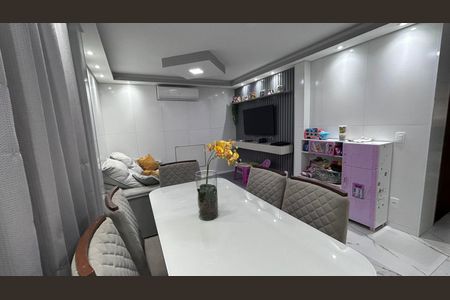 Sala de casa para alugar com 3 quartos, 300m² em Inhaúma, Rio de Janeiro
