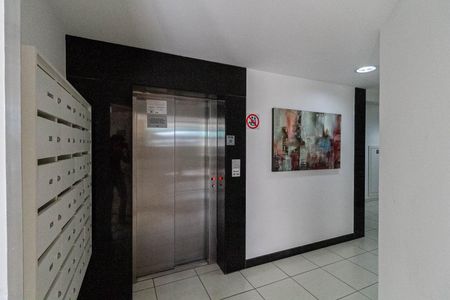 Apartamento para alugar com 75m², 2 quartos e 2 vagasHall social
