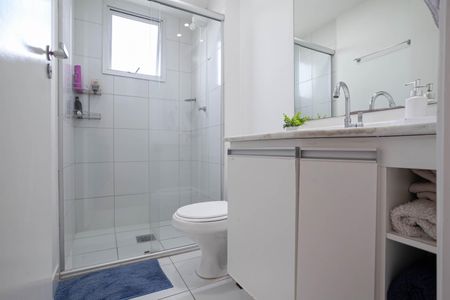 Apartamento para alugar com 75m², 2 quartos e 2 vagasBanheiro social 