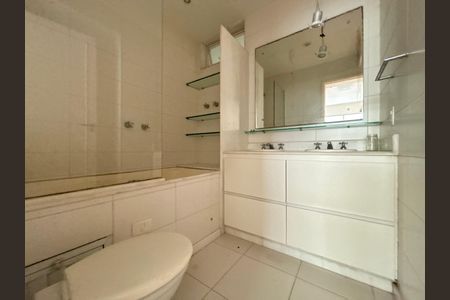Apartamento à venda com 173m², 3 quartos e sem vaga Apartamento à venda com 173m², 3 quartos e sem vagaSuíte - banheiro