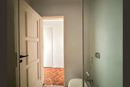 Apartamento à venda com 173m², 3 quartos e sem vaga Apartamento à venda com 173m², 3 quartos e sem vagaBanheiro social