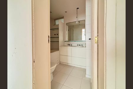 Apartamento à venda com 173m², 3 quartos e sem vaga Apartamento à venda com 173m², 3 quartos e sem vagaSuíte - banheiro