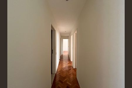 Apartamento à venda com 173m², 3 quartos e sem vaga Apartamento à venda com 173m², 3 quartos e sem vagaCorredor de acesso aos cômodos