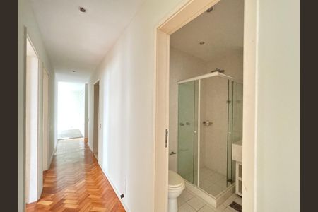 Apartamento à venda com 173m², 3 quartos e sem vaga Apartamento à venda com 173m², 3 quartos e sem vagaBanheiro social