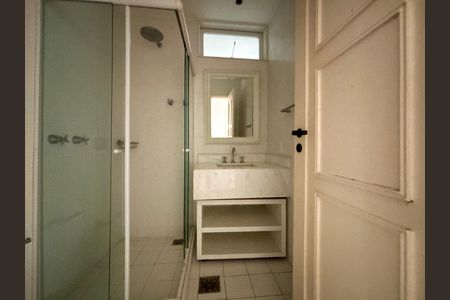 Apartamento à venda com 173m², 3 quartos e sem vaga Apartamento à venda com 173m², 3 quartos e sem vagaBanheiro social