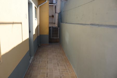Casa para alugar com 45m², 2 quartos e 1 vagaCorredor de entrada da casa