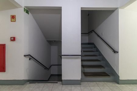 Apartamento à venda com 90m², 3 quartos e 1 vaga Apartamento à venda com 90m², 3 quartos e 1 vagaEscadas