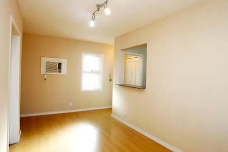 Sala de apartamento à venda com 1 quarto, 42m² em Jardim Botânico, Porto Alegre