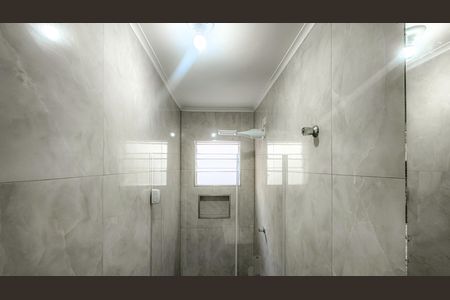 Banheiro de casa para alugar com 1 quarto, 20m² em Cidade Dutra, São Paulo