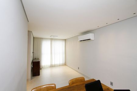 Apartamento à venda com 133m², 2 quartos e 2 vagasSala
