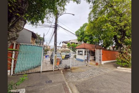 Casa de condomínio para alugar com 140m², 2 quartos e 1 vaga Casa de condomínio para alugar com 140m², 2 quartos e 1 vagaFachada