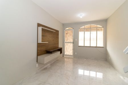 Sala de casa de condomínio para alugar com 2 quartos, 140m² em Bangu, Rio de Janeiro