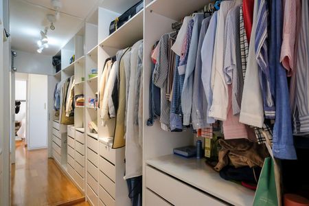 Apartamento à venda com 178m², 3 quartos e 3 vagasCloset da suíte 1