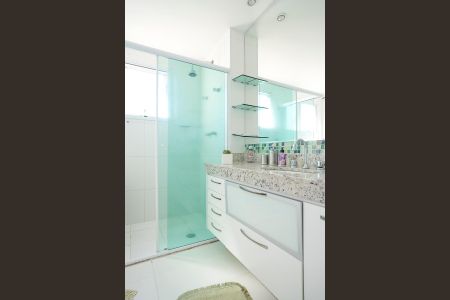 Apartamento à venda com 178m², 3 quartos e 3 vagasBanheiro da suíte 1