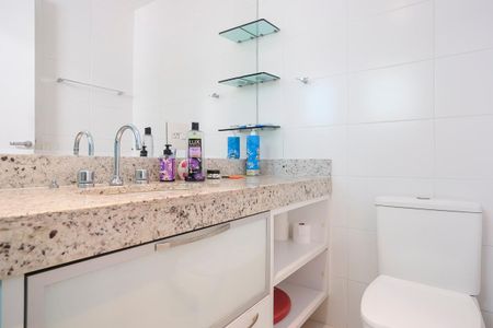 Apartamento à venda com 178m², 3 quartos e 3 vagasBanheiro da suíte 2