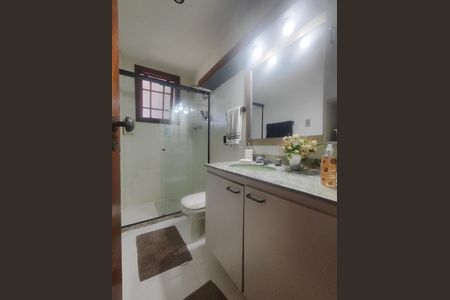 Casa de condomínio à venda com 140m², 4 quartos e 2 vagas Casa de condomínio à venda com 140m², 4 quartos e 2 vagasBanheiro social