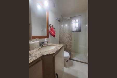 Casa de condomínio à venda com 140m², 4 quartos e 2 vagas Casa de condomínio à venda com 140m², 4 quartos e 2 vagasBanheiro social