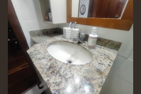 Casa de condomínio à venda com 140m², 4 quartos e 2 vagas Casa de condomínio à venda com 140m², 4 quartos e 2 vagasBanheiro social