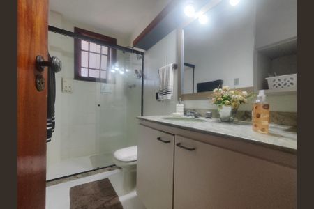 Casa de condomínio à venda com 140m², 4 quartos e 2 vagas Casa de condomínio à venda com 140m², 4 quartos e 2 vagasBanheiro social