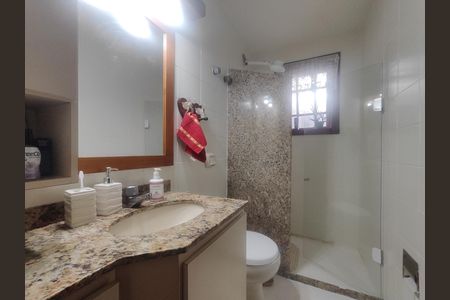 Casa de condomínio à venda com 140m², 4 quartos e 2 vagas Casa de condomínio à venda com 140m², 4 quartos e 2 vagasBanheiro social