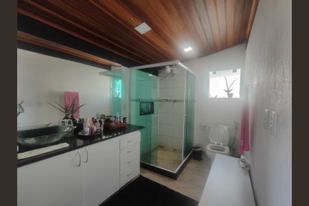 Casa de condomínio à venda com 140m², 4 quartos e 2 vagas Casa de condomínio à venda com 140m², 4 quartos e 2 vagasBanheiro da Suíte 1