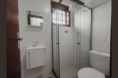 Casa de condomínio à venda com 140m², 4 quartos e 2 vagas Casa de condomínio à venda com 140m², 4 quartos e 2 vagasBanheiro social