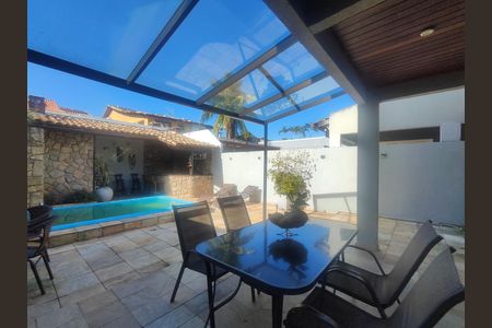 Casa de condomínio à venda com 140m², 4 quartos e 2 vagas Casa de condomínio à venda com 140m², 4 quartos e 2 vagasÁrea externa