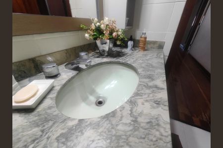 Casa de condomínio à venda com 140m², 4 quartos e 2 vagas Casa de condomínio à venda com 140m², 4 quartos e 2 vagasBanheiro social