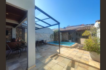 Casa de condomínio à venda com 140m², 4 quartos e 2 vagas Casa de condomínio à venda com 140m², 4 quartos e 2 vagasÁrea externa