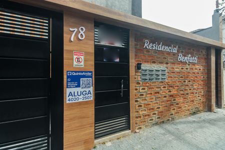 Casa de condomínio para alugar com 68m², 2 quartos e 1 vaga Casa de condomínio para alugar com 68m², 2 quartos e 1 vagaFachada