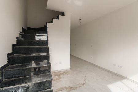 Sala  de casa de condomínio para alugar com 2 quartos, 68m² em Guaiauna, São Paulo