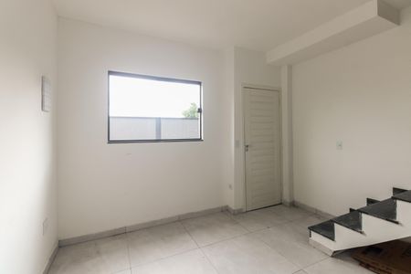 Sala  de casa de condomínio para alugar com 2 quartos, 68m² em Guaiauna, São Paulo
