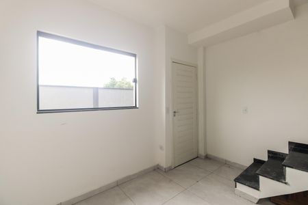 Sala  de casa de condomínio para alugar com 2 quartos, 68m² em Guaiauna, São Paulo