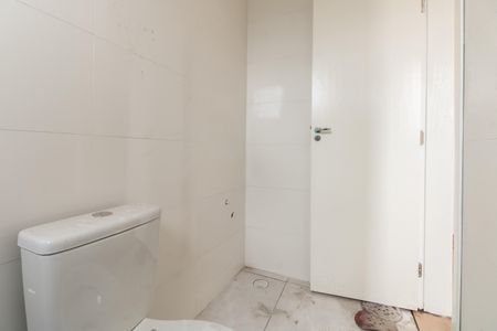 Banheiro Suíte 1 de casa de condomínio para alugar com 2 quartos, 68m² em Guaiauna, São Paulo
