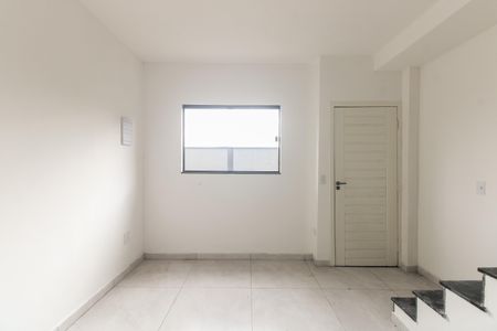 Sala  de casa de condomínio para alugar com 2 quartos, 68m² em Guaiauna, São Paulo
