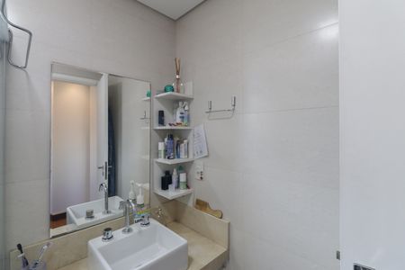 Apartamento à venda com 108m², 3 quartos e 2 vagas Apartamento à venda com 108m², 3 quartos e 2 vagasBanheiro da Suíte 1