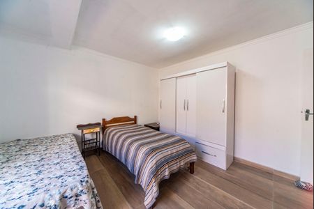Casa à venda com 240m², 4 quartos e 2 vagas Casa à venda com 240m², 4 quartos e 2 vagasQuarto 1