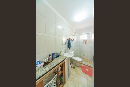 Casa à venda com 240m², 4 quartos e 2 vagas Casa à venda com 240m², 4 quartos e 2 vagasBanheiro
