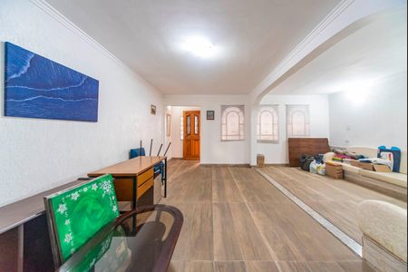 Casa à venda com 240m², 4 quartos e 2 vagas Casa à venda com 240m², 4 quartos e 2 vagasSala
