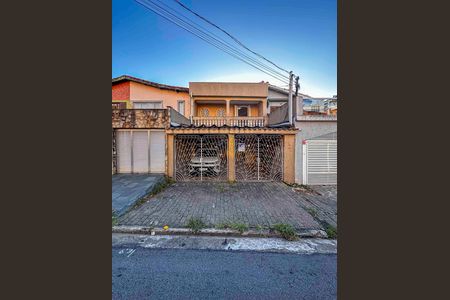 Casa à venda com 240m², 4 quartos e 2 vagas Casa à venda com 240m², 4 quartos e 2 vagasFachada