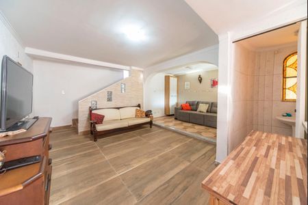Casa à venda com 240m², 4 quartos e 2 vagas Casa à venda com 240m², 4 quartos e 2 vagasSala de TV