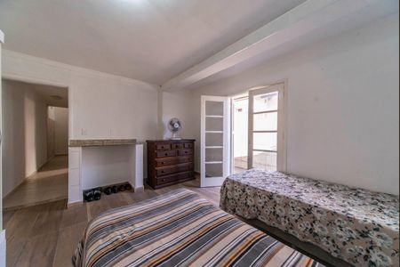 Casa à venda com 240m², 4 quartos e 2 vagas Casa à venda com 240m², 4 quartos e 2 vagasQuarto 1