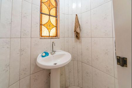 Casa à venda com 240m², 4 quartos e 2 vagas Casa à venda com 240m², 4 quartos e 2 vagasLavatório