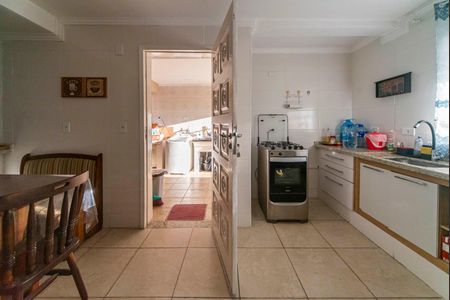 Casa à venda com 240m², 4 quartos e 2 vagas Casa à venda com 240m², 4 quartos e 2 vagasCozinha